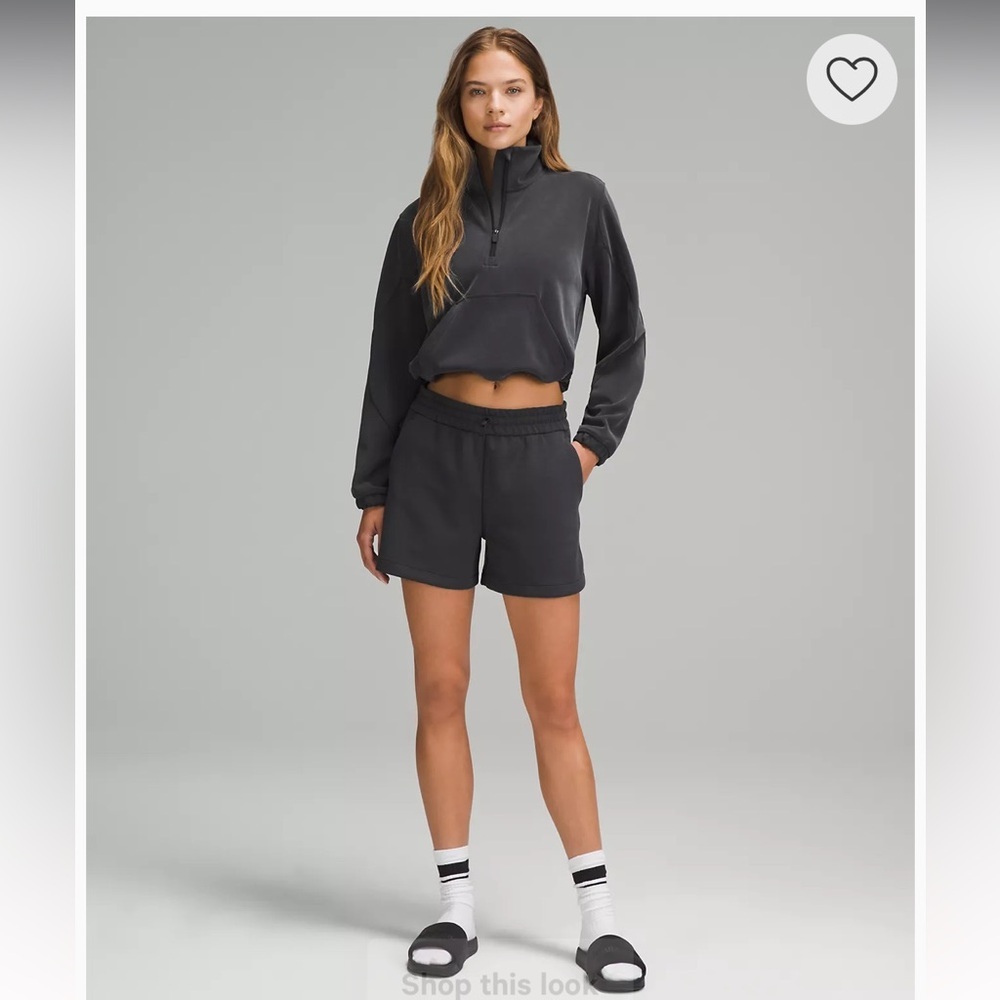 677. Lululemon atheltica Softstreme High-Rise Short 4" black size 8 NWT!!!